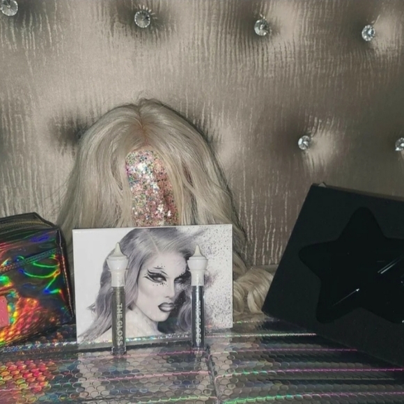 Jefree star make up bundle plus wig. - Picture 9 of 10